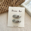 Lot de deux barrettes argentées avec cœur noir et détail numéro cinq en perles - Style Ovale Cœur Perle 5