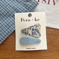 Haarklammer-Set für Kinder mit blauem Blumenmuster und Webstruktur auf Karte - Dreieck Blatt Und Tropfen Stil