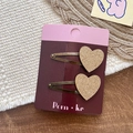 Set di due fermagli per capelli a cuore glitterati oro per bambine su carta rossa - Cuore / Cuore Glitterato Oro