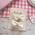 Paio di fermagli per capelli con fiocco bianco crema e perla su scheda espositiva - Stile Fiore Fiocco Perla