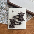 Lot de deux barrettes à nœuds en tissu à carreaux marron pour filles sur carte artisanale - Pince à cheveux / Café Plaid