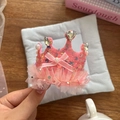 Fermaglio corona rosa glitter con strass a cuore, perle e pizzo per bambine - Fermagli Corona / Corona Rosa