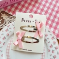 Juego de pinzas para el cabello con lazos rosas y clips metálicos en tarjeta de exhibición - Rosa
