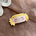 Fermaglio per capelli a forma di ragazza che dorme fatto a mano in lana gialla - Stile Ragazza che Dorme all'Uncinetto Fatto a Mano / Serie Gialla