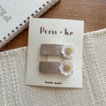 Lot de barrettes à cheveux marron fait main avec fleurs en dentelle et boutons bois - Modèle Fleur Carré (NK1142)