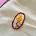 Handgefertigte Häkel-Haarspange mit gelber Blumenstickerei für Mädchen in Braun und Grün - Braune Serie Blatt