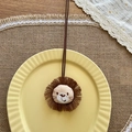 Pendentif lion mignon en tissu pour enfants avec franges brunes et cordon long - Petit Lion