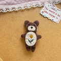 Spilla per bambini a forma di orsetto in velluto marrone con ricami floreali fatti a mano - Stile Orso Marrone