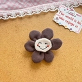 Broche fleur en tissu marron avec centre souriant brodé pour vêtements d'enfants - Style de tournesol