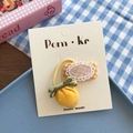 Schattige geruite haarelastiek met gele aardbeibedeltje en wit kanten afwerking - Gele Serie