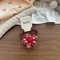 Dettaglio di un elastico per capelli fatto a mano in tessuto a fiori rossi e marrone - Fermaglio per Capelli Fiore Floreale