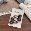 Dettaglio di fermagli per capelli con fiocchi floreali per bambine su cartoncino - Fiocco floreale / Verde