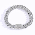 Dettaglio del bracciale cubano da 12mm in argento con cristalli incastonati e chiusura - Stile Bracciale A / Argento
