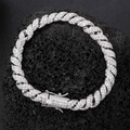 Herren 8mm silberne kubanische Kette mit Zirkonia-Besatz auf schwarzem Lavastein-Hintergrund - Silber 8-Zoll Armband