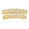 Set grillz hip hop placcato oro con zirconi a taglio baguette su sfondo bianco - Set Oro
