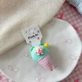 Detail van mintgroene ijsjes-haarband met schattig konijntje en zachte pompon - Groen Ijsje Haarelastiekje (NK1722)