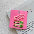 Detail van vier glitterende haarspeldjes voor meisjes in roze en groen op kaart - Stijl 3: Lichtroze Hart en Groene Waterdruppel