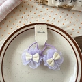 Dettaglio di due elastici per capelli a fiore in tulle lilla con fiocchi bianchi - Ortensia Viola