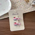Λεπτομέρεια από κεντημένα ροζ κλιπ μαλλιών cupcake με κόκκινα και λευκά καρό φιόγκους - Ροζ Κλιπ Cupcake
