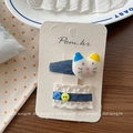 Detail von Denim-Katzen-Haarspange und Spitzenknopf-Haarnadel-Set auf Displaykarte - Blau Und Gelb Katze Haarspange