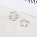 Boucles d'oreilles étoiles minimalistes en acier inoxydable argenté poli - Acier