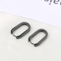 Boucles d'oreilles créoles ovales en acier inoxydable noir mat avec fermoir à cliquet - L / 1 Pièce / Noir