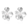 Vintage 18k gold plated flower stud earrings with pearls on white background - Steel