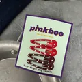 Dettaglio di quattro fermagli per capelli a goccia con pois bianchi su lacca rossa e bordeaux - Pois Rossi e Caffè
