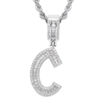 Dettaglio del ciondolo lettera C in argento con zirconi taglio baguette e rotondi - Lettera C / un solo ciondolo, senza catena / Argento