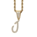 Detaillierte Makroansicht des Buchstabens J Anhänger in Gold mit Mikro-Pave-Zirkonia - Buchstabe J / Edelstahl-Kordelkette / Gold