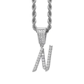 Detailansicht der silbernen Kordelkette und des mit Zirkonia besetzten Buchstabens N - Buchstabe N / Edelstahl-Kordelkette / Silber
