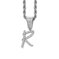 Detailansicht des iced-out Buchstaben R Anhängers mit Zirkonia und robuster Kordelkette - Buchstabe R / Edelstahl-Kordelkette / Silber