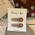 Paire de barrettes brodées à la main avec fleurs rouges sur tissu kaki pour enfants - Fleur Goutte d'Eau Gris Clair