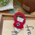 Chouchou ours en peluche blanc avec pull en tricot rouge et broderie de fleurs - Ours en pull