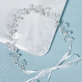 Fascia sposa con fiori bianchi, perle e strass su filo d'argento lucido - Argento (HS-J5484S)