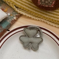 Élastique cheveux trèfle à trois feuilles en toile gris-vert et couture rouge - Trèfle Vert (NK1705)