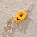 Accessorio per capelli girasole fatto a mano con perle bianche e filo d'oro per foto - Oro