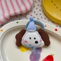 Chouchou chiot blanc mignon avec chapeau de fête bleu et longues oreilles brunes - Anneau de Cheveux Chien Bleu