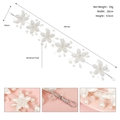 Cerchietto da sposa con fiori di acrilico bianchi e perle finemente lavorate a mano - Vite per Capelli a Fiori Bianchi Fatta a Mano (HS-J6354)