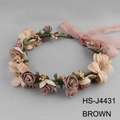 Ghirlanda per capelli con rose in tessuto marrone vintage e bacche dorate e nastri - Marrone
