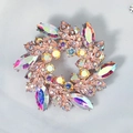Elegante spilla a ghirlanda in oro rosa con cristalli e strass multicolori cangianti - Oro + Strass AB (BRS-J403RGAB)