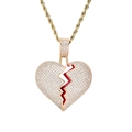 Détail macro du pendentif cœur brisé glacé avec accents rouges et chaîne dorée - Or (Avec Chaîne en Acier Inoxydable)