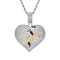 Dettaglio del ciondolo a cuore spezzato hip hop con zirconi micro-intarsiati e design a cerotto - Base Argento Benda Dorata Con Catena A Corda In Acciaio Inossidabile