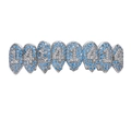 Dettaglio macro di grillz hip hop argento con motivo 414 e pietre di zircone blu - Denti Superiori in Platino