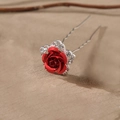 Eleganter Haarnadel mit roter Rose, Strasssteinen und Vintage U-förmigem Metallclip - Rot (HS-J6418)