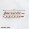 Detalle de dos pinzas doradas con diamantes de imitación sobre mármol y medidas 6cm - Color AB (HS-J5922AB)