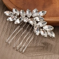 Primo piano di strass marquise scintillanti su un pettine per capelli da sposa argento - Stile a Foglia Raggiante con Strass Marquise Argento (HS-J6999S)