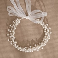 Bandeau de mariée élégant à plusieurs couches de perles avec un nœud en ruban organza blanc - Style Ruban Perle Multicouche Blanc (HS-J7006S)