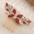 Dettaglio di pettine per capelli da sposa con strass marquise rossi e chiari e denti dorati - Stile a Foglia con Strass Marquise Rosso Bianco Base Oro (HS-J6998GRED)