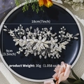 Dettaglio del pettine per capelli da sposa con perle e cristalli, misura 18cm per 9cm - Argento